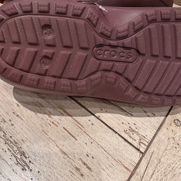 Crocs with fuzzy liner - burgundy UNISEX m8/W10 - Picture 5 of 7